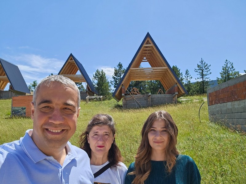 Agro Solutions tim na terenu — izgradnja objekata za seoski turizam