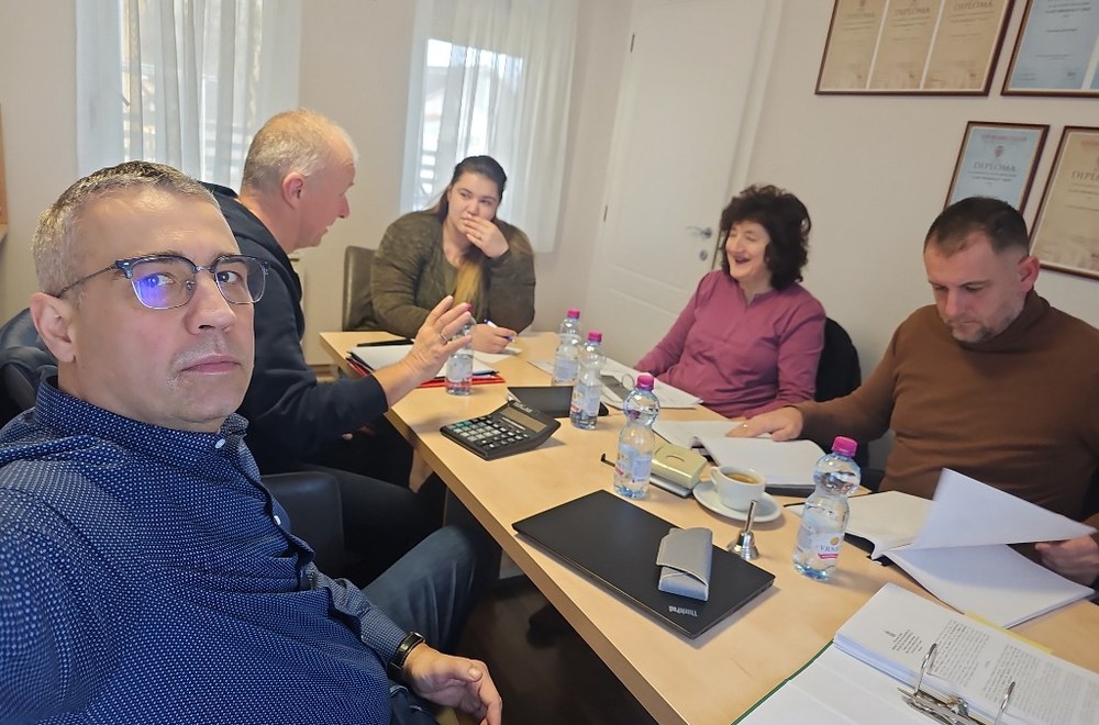 Agro Solutions tim na radnom sastanku i pripremi investicionog projekta